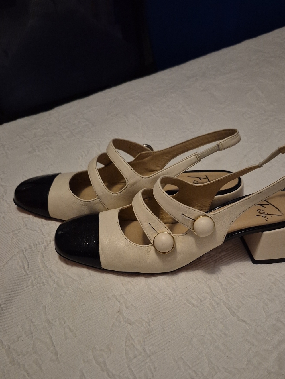Festa- Elegant Two-Tone Leathee Slingback Pumps - Ivory and Black SIZE 36.5